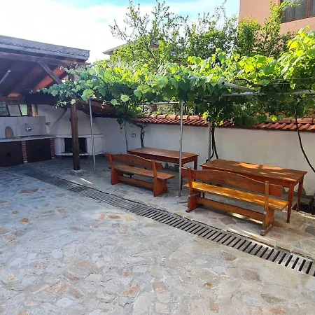 度假居 катлея